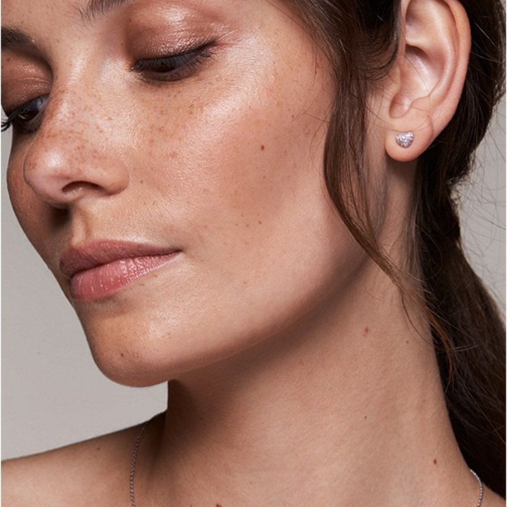 New MICHAEL KORS Women's Kors Love Pavé Heart Earrings - Picture 2 of 5